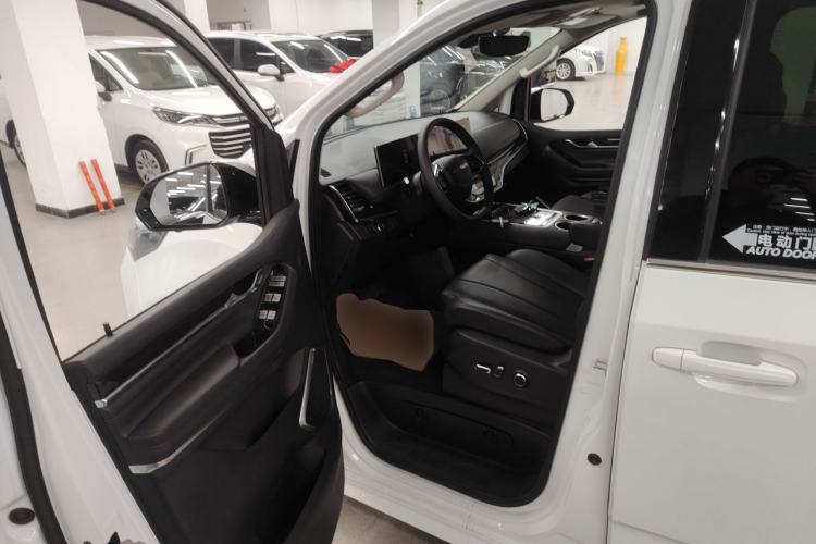 Used SAIC MAXUS G10 2025 MAX 2.0T Automatic Flagship Edition Gasoline 7-Seater Driver Seat