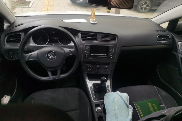 Used Volkswagen Golf 2016 1.6L Manual Fashion Edition Center Console