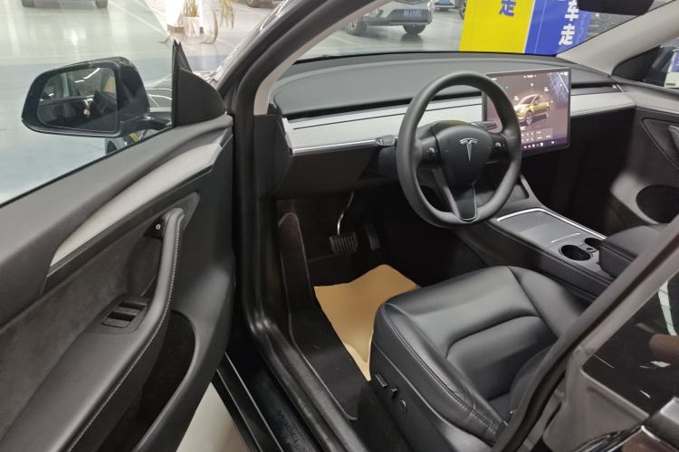 Used Tesla Model Y 2023 Rear-Wheel-Drive Version Driver Seat