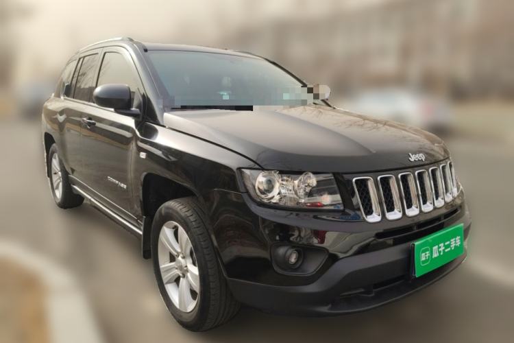 Used Jeep Compass 2014 2.0L two-wheel drive sport version Front Right 45 Deg