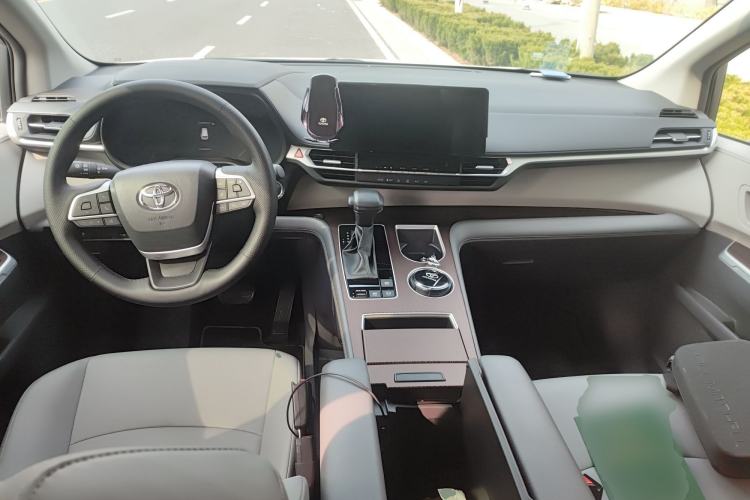 Used Toyota Granvia 2024 2.5L Hybrid Comfort Edition