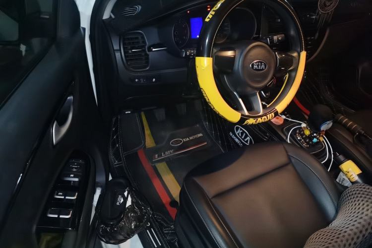 Used Kia K2 2017 Sedan 1.4L Manual Transmission 15th Anniversary Special Edition GLS Driver Seat