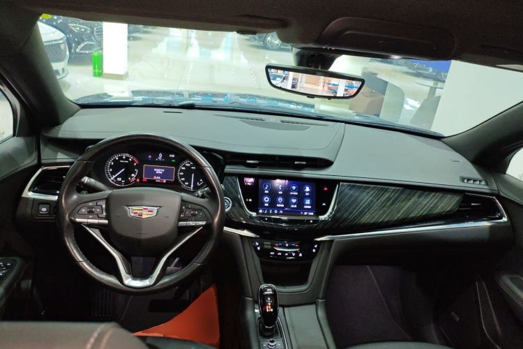 Used Cadillac XT6 2022 2.0T Six-Seater Four-Wheel-Drive Luxury Standard Edition Center Console