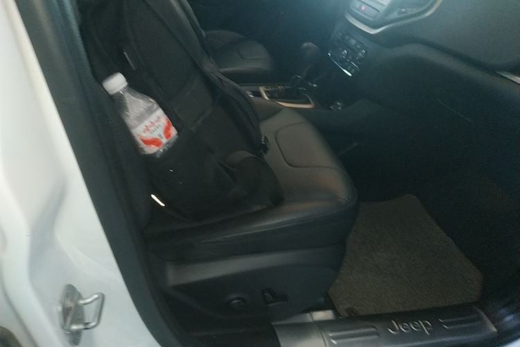 Used Jeep Cherokee 2016 2.4L 75th Anniversary Edition Right Front Seat