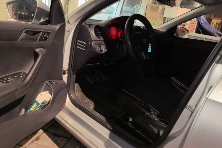 Used Volkswagen Jetta 2015 Value Edition 1.6L Manual Fashionable Style Driver Seat