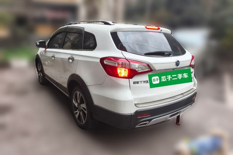 Used Venucia T70X 2015 2.0L CVT SmartFun Sport Edition