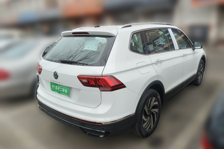 Used Volkswagen Tiguan L 2025 Model, Outstanding Version, 300TSI Automatic Two-Wheel Drive Longteng Edition Rear Right 45 Deg