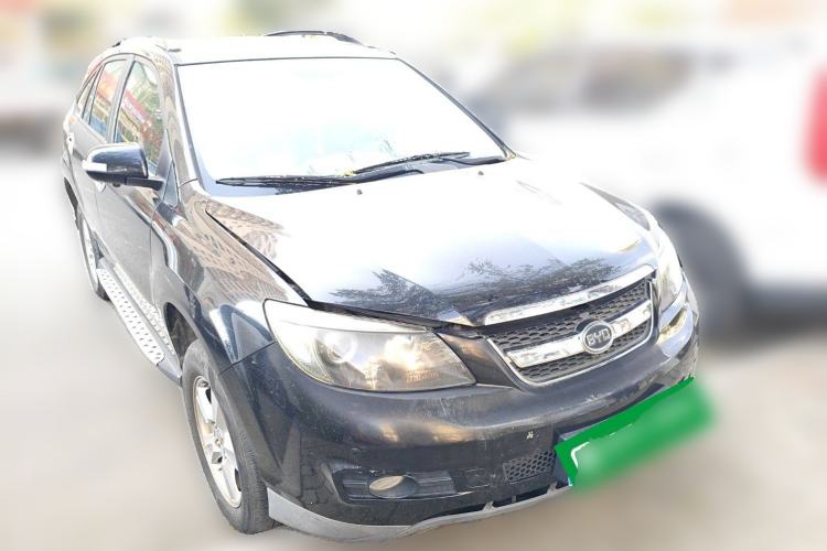 Used BYD S6 2014 1.5TI Manual Luxury 5-Seater Front Right 45 Deg