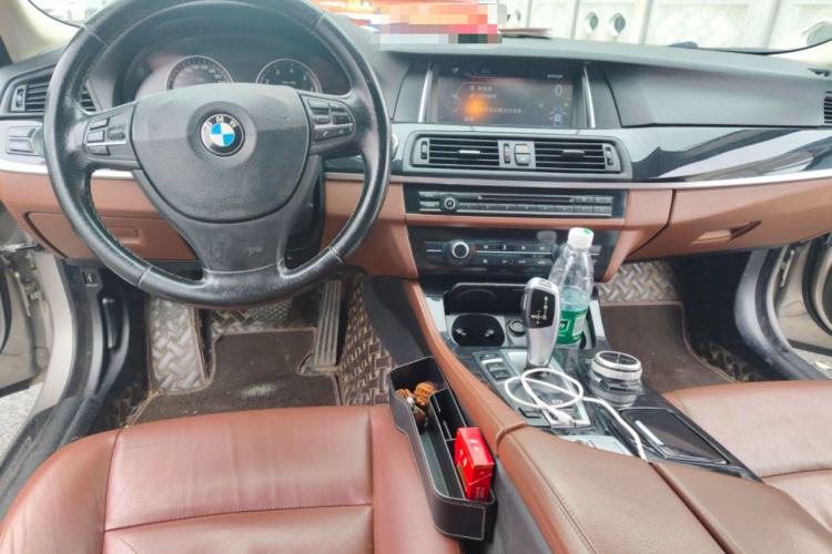 Used BMW 5 Series 2014 520Li Elegant Model Center Console