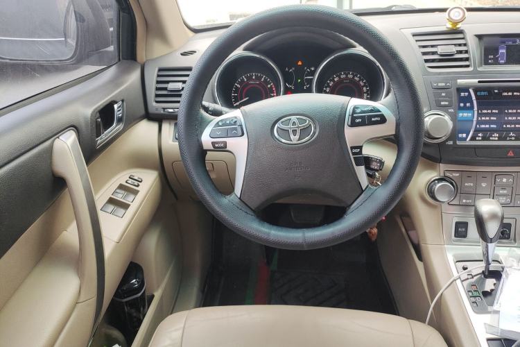 Used Toyota Highlander 2012 2.7L Two-Wheel Drive 7-Seater Luxury Edition
