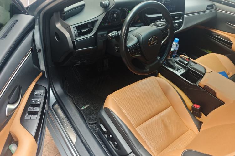 Used Lexus ES 2021 300h Deluxe Edition