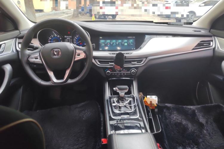 Used CHANGAN Eado 2018 High-Energy Edition 1.6L GDI Automatic Pioneer Model China V Standard Center Console