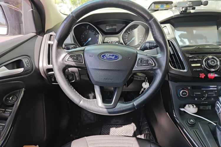 Used Ford Focus 2015 Hatchback 1.6L Automatic Fashion Edition Steering Wheel
