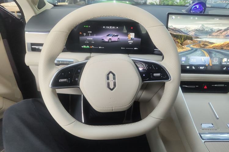 Used Hima AITO M5 2025 Extended-Range Ultra All-Wheel-Drive Version
