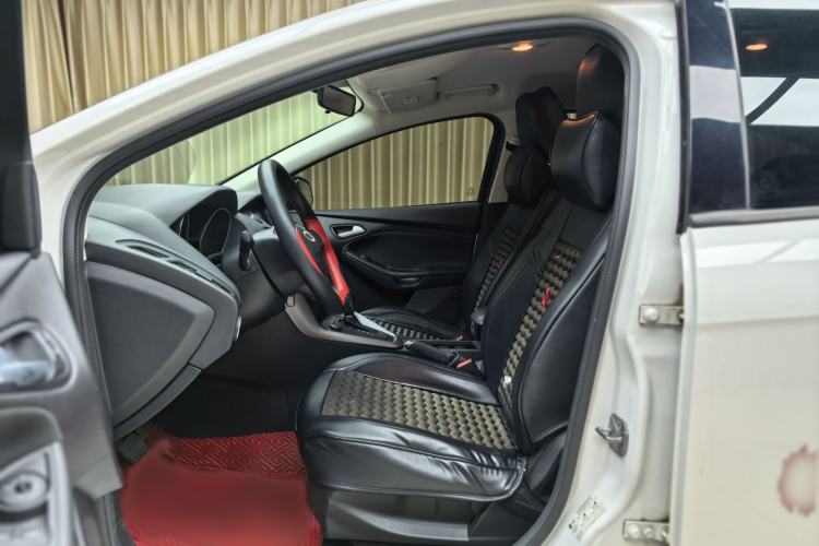 Used Ford Focus 2018 Hatchback Classic 1.6L Automatic Comfort Plus SmartDrive Edition
