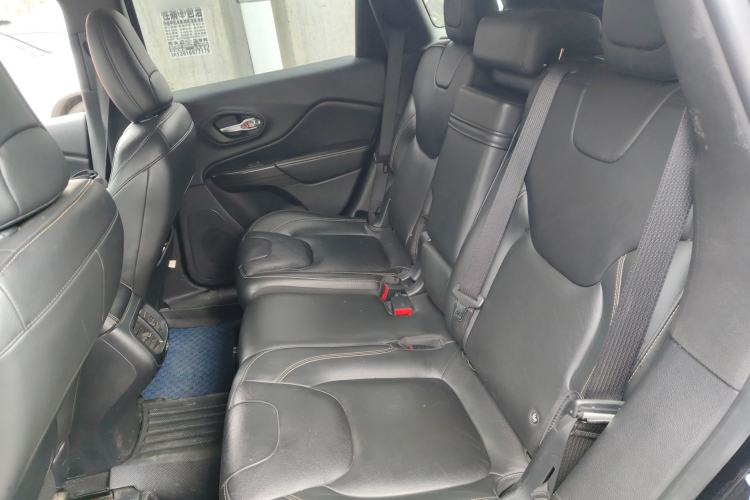 Used Jeep Cherokee 2017 2.0L Superior Edition