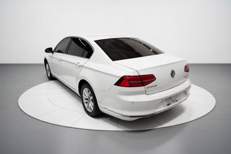 Used Volkswagen Magotan 2017 330TSI DSG Comfort Model Exterior 2