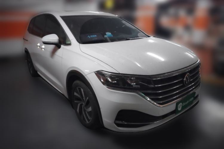 Used Volkswagen Viloran 2020 330TSI Luxury Edition Front Right 45 Deg