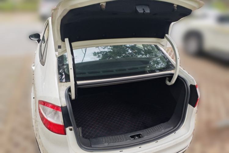 Used Ford Fiesta 2013 Sedan 1.5L Manual Fashion Edition
