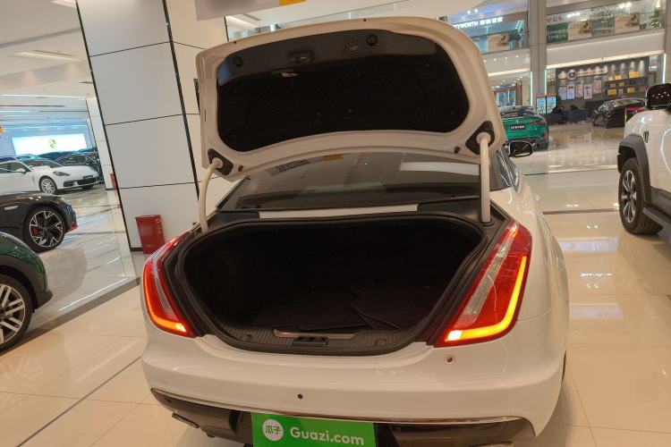 Used Jaguar XJ 2016 XJL 2.0T Two-Wheel-Drive Elegant Business Edition