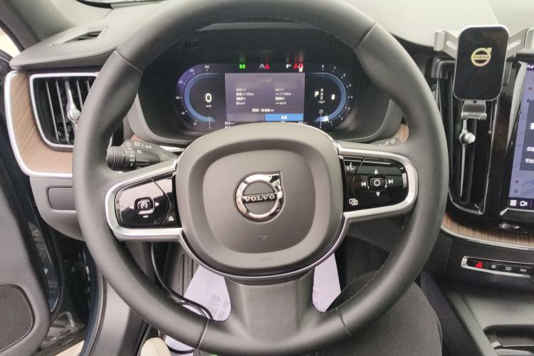 Used Volvo XC60 2023 B5 4x4 Smart Luxury Edition