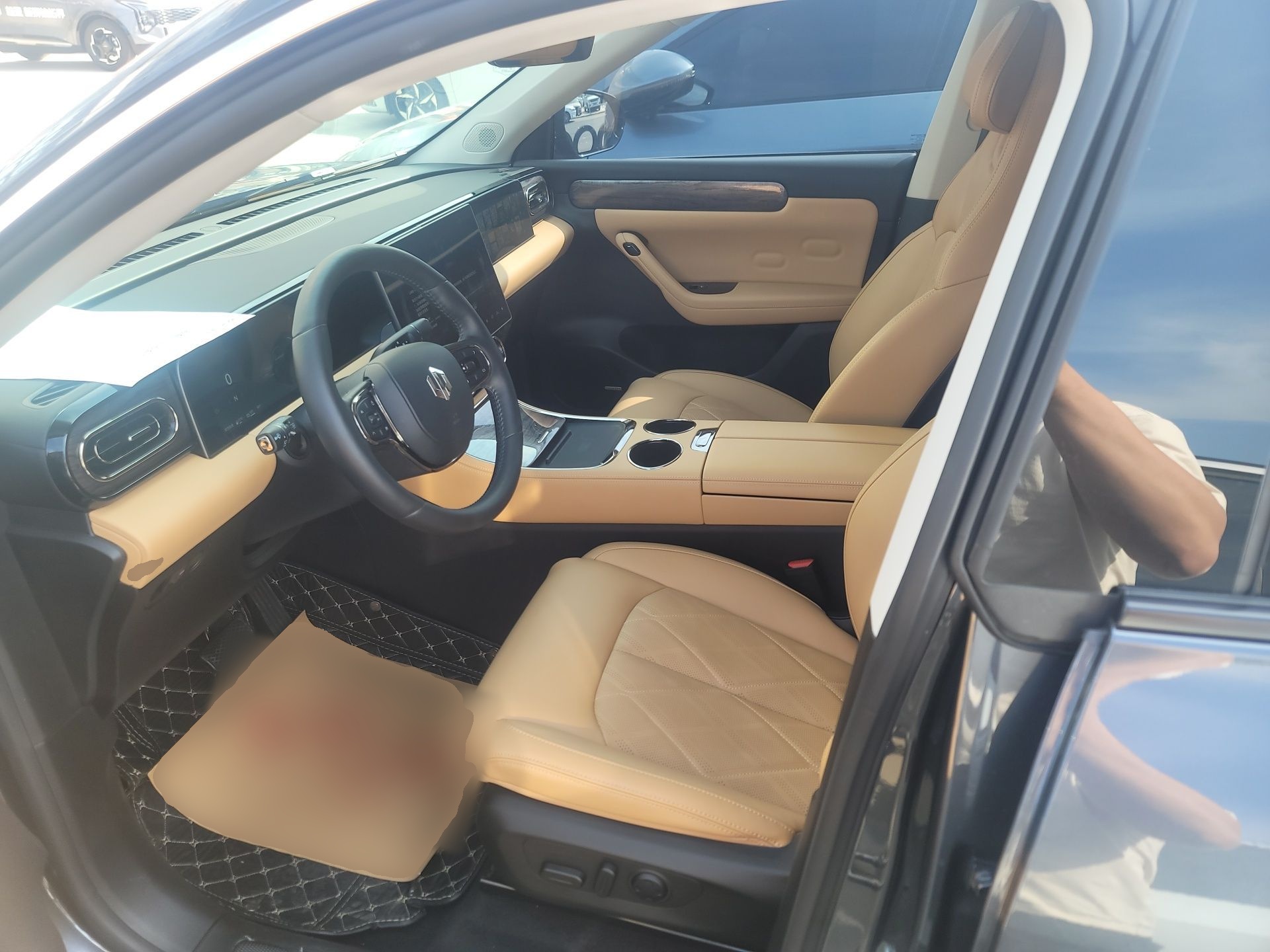 المقاعد الأمامية داخل السيارة