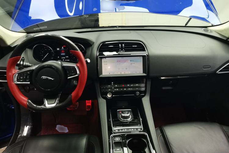 Used Jaguar F-PACE 2019 2.0T Four-Wheel Drive Urban Luxury Edition Center Console