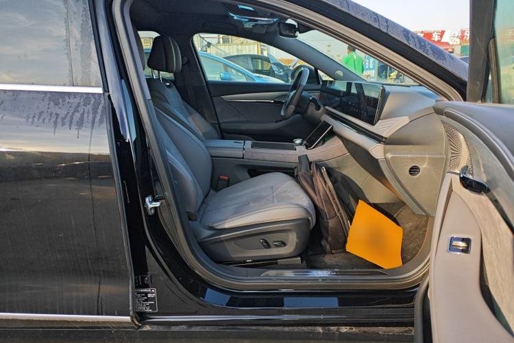 Used VOYAH PASSION 2024 PHEV Four-Wheel Drive Ultra-Long Range Executive Edition
