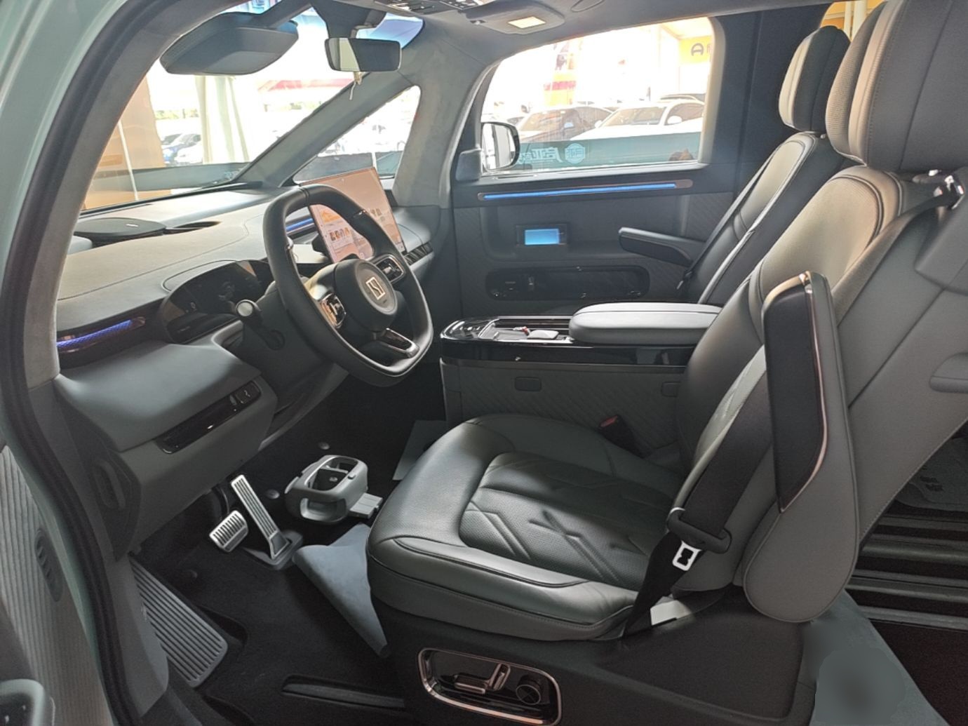 Zeekr MIX 2025 Intelligent Driving Version — снимка 17