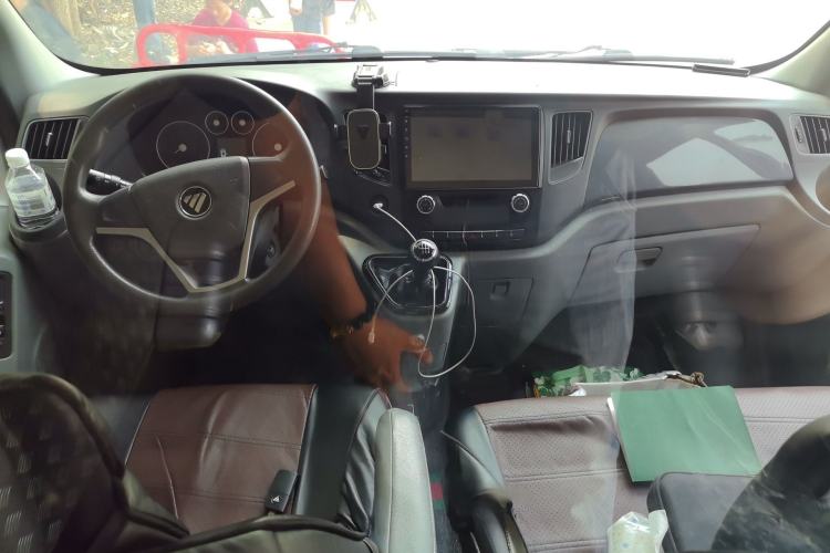 Used Foton Toano 2020 2.5T Manual Transmission Tongtu Long Wheelbase Mid-Roof 3-Seat 4J25TC3 Center Console