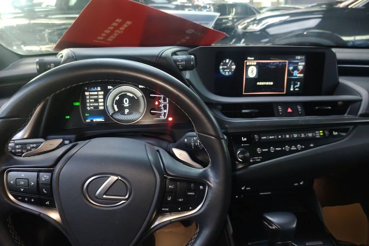 Used Lexus ES 2020 300h Premier Edition