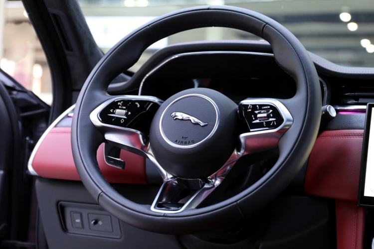 Used Jaguar F-PACE 2024 P250 R-Dynamic HSE Steering Wheel