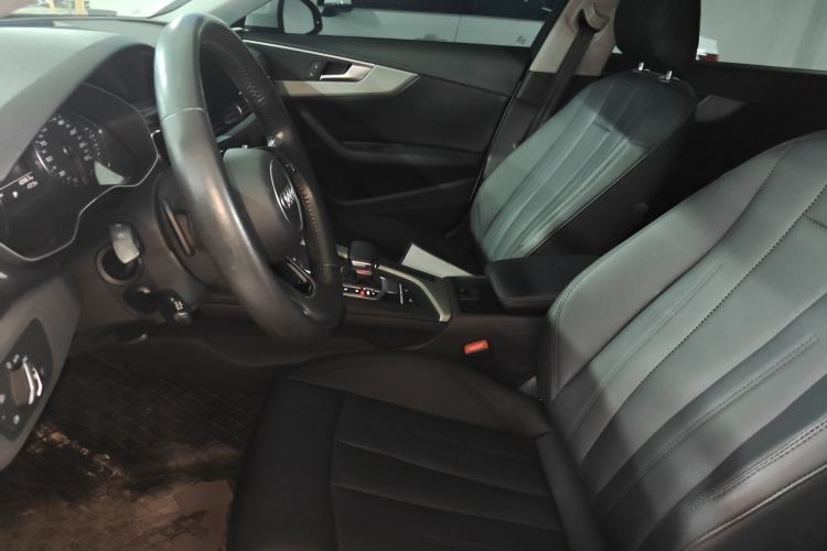 Used Audi A4L 2019 40 TFSI Ambition China VI Left Front Seat