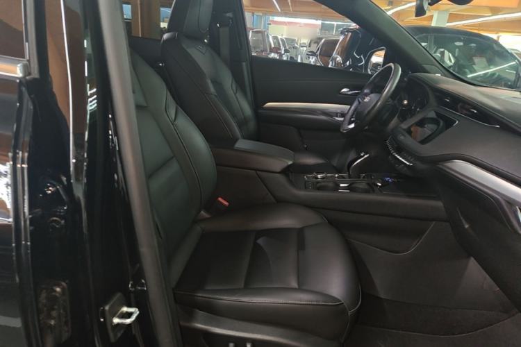 Used Cadillac XT4 2020 28T Two-Wheel-Drive Leading Version
