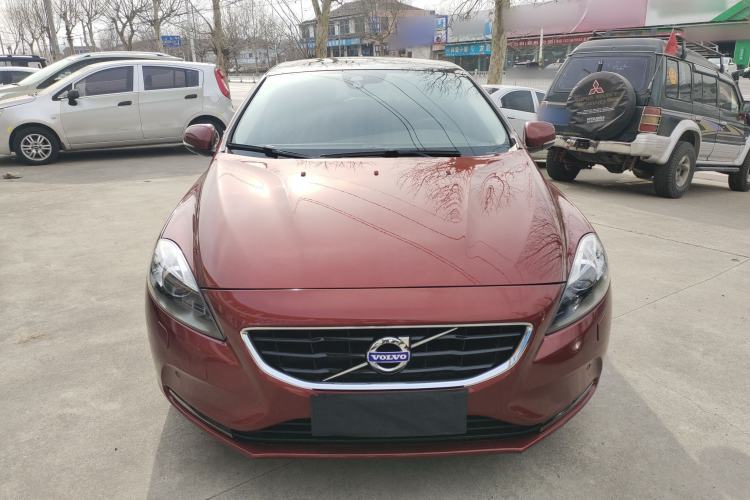 Used Volvo V40 2016 T4 Smart Luxury Edition