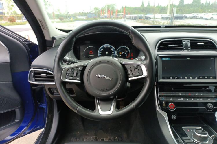 Used Jaguar XEL 2018 2.0T 200 PS Premium Edition Steering Wheel