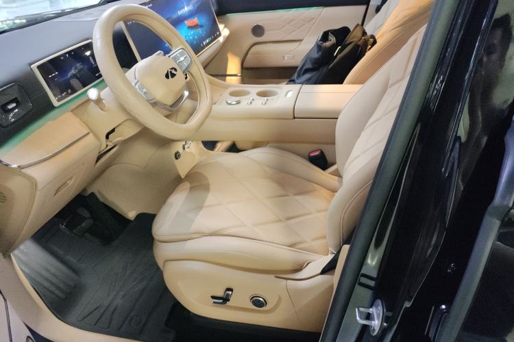 Used Chery T11 2026 Model 220 Rear-Drive Boya Giant-Screen Luxury Edition Left Front Seat