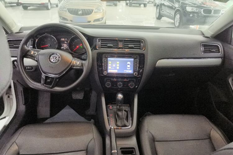 Used Volkswagen Sagitar 2017 1.6L Automatic Comfort Model Center Console