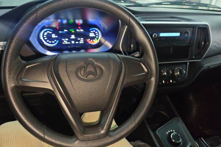 Used CHANGAN KAICHENG Ruixing EM60 2025 Passenger Version Comfort Edition 6 Seats 300 km Range Side-Hinged Doors Center Console