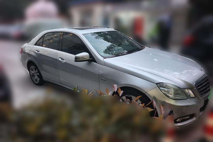 Used Mercedes-Benz E-Class 2010 E 260 CGI Fashion Model Front Right 45 Deg