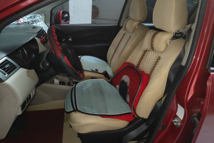 Used Venucia R50 2015 1.6L Automatic Fashion Edition
