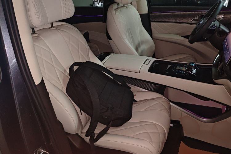 Used Denza D9 2025 DM-i Intelligent Drive 1020 Four-Wheel Drive Prestige Model
