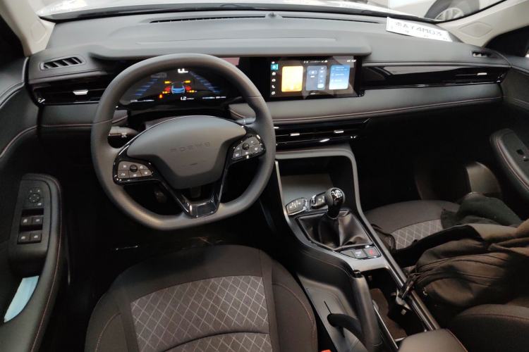 Used Roewe i5 2026 Model 1.5L Manual Comfort Version Center Console