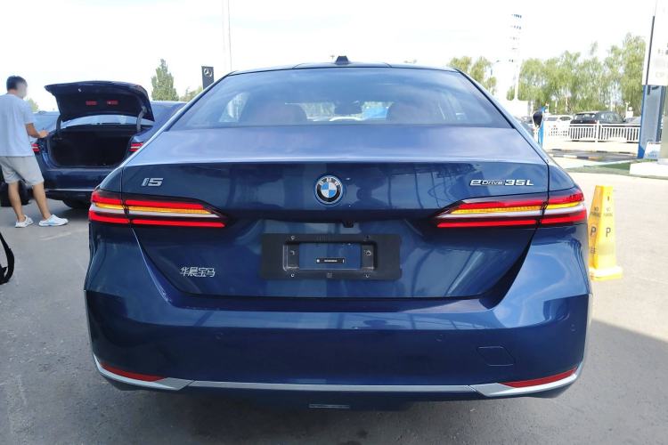 Used BMW i5 2024 eDrive 35L Luxury Package

