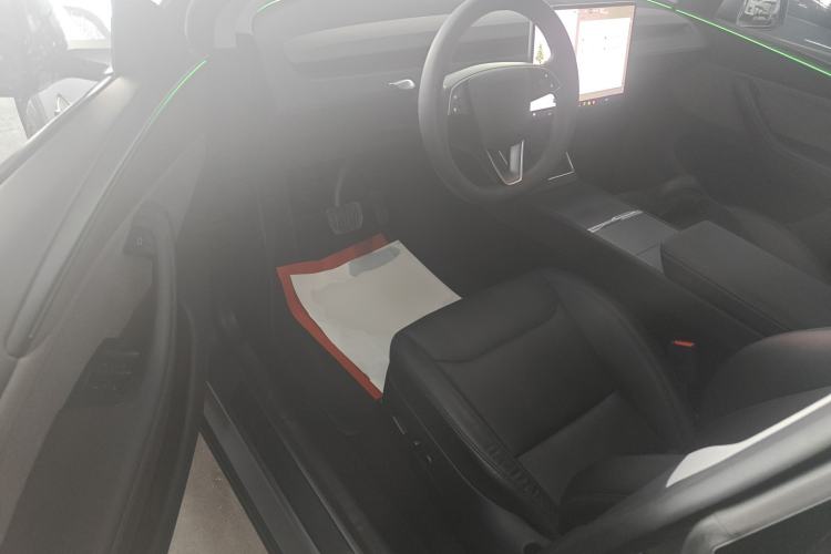 Used Tesla Model Y 2025 Rear-Wheel Drive First Edition Driver Seat