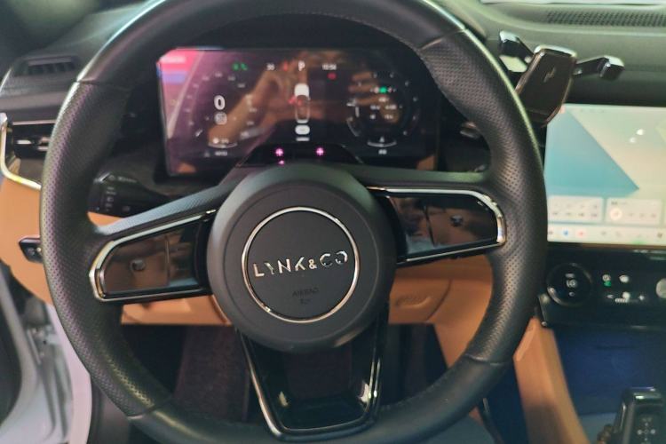 Used Lynk & Co 09 2021 2.0T Halo Six-Seater
