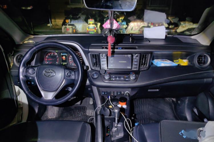 Used Toyota RAV4 2016 2.0L CVT Two-Wheel Drive Smart Edition China V Standard Center Console