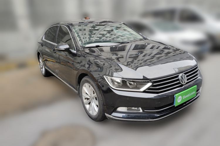 Used Volkswagen Magotan 2017 330TSI DSG Leading Model Front Right 45 Deg