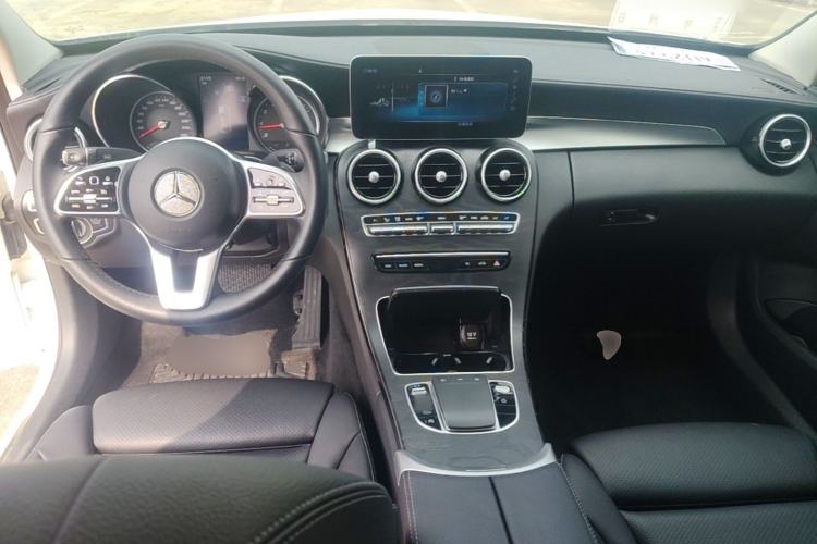 Used Mercedes-Benz C-Class 2019 C 180 L Fashion Edition Sport Version Center Console