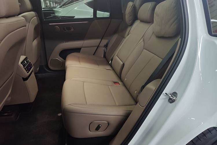 Used Li Auto i6 2025 Model Two-Wheel-Drive Standard Type
